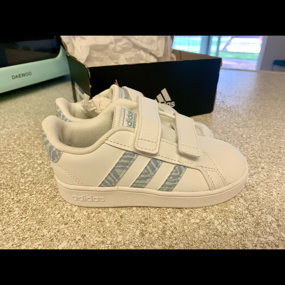 Kids ADIDAS Tennis Shoes